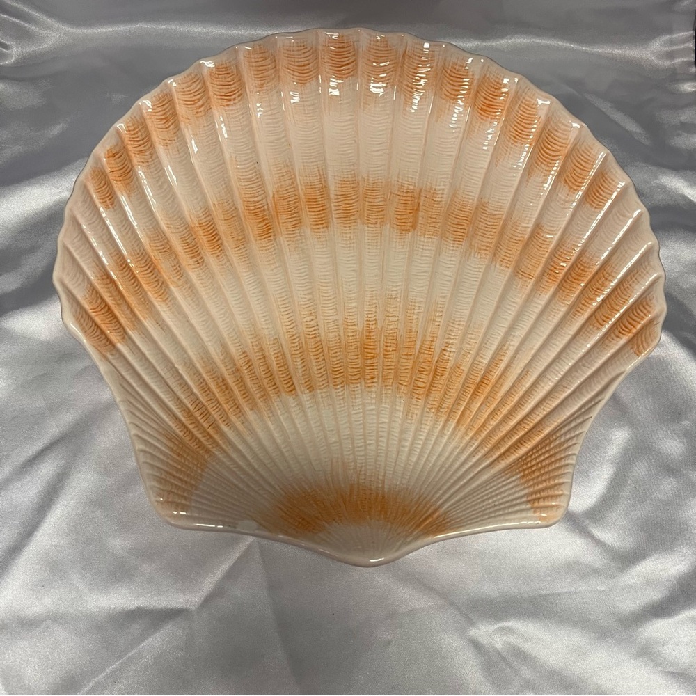 Cardinal, INC. • Light Peach Shell Platter - Picture 1 of 3